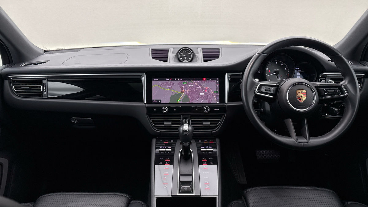 Porsche Macan Image 12