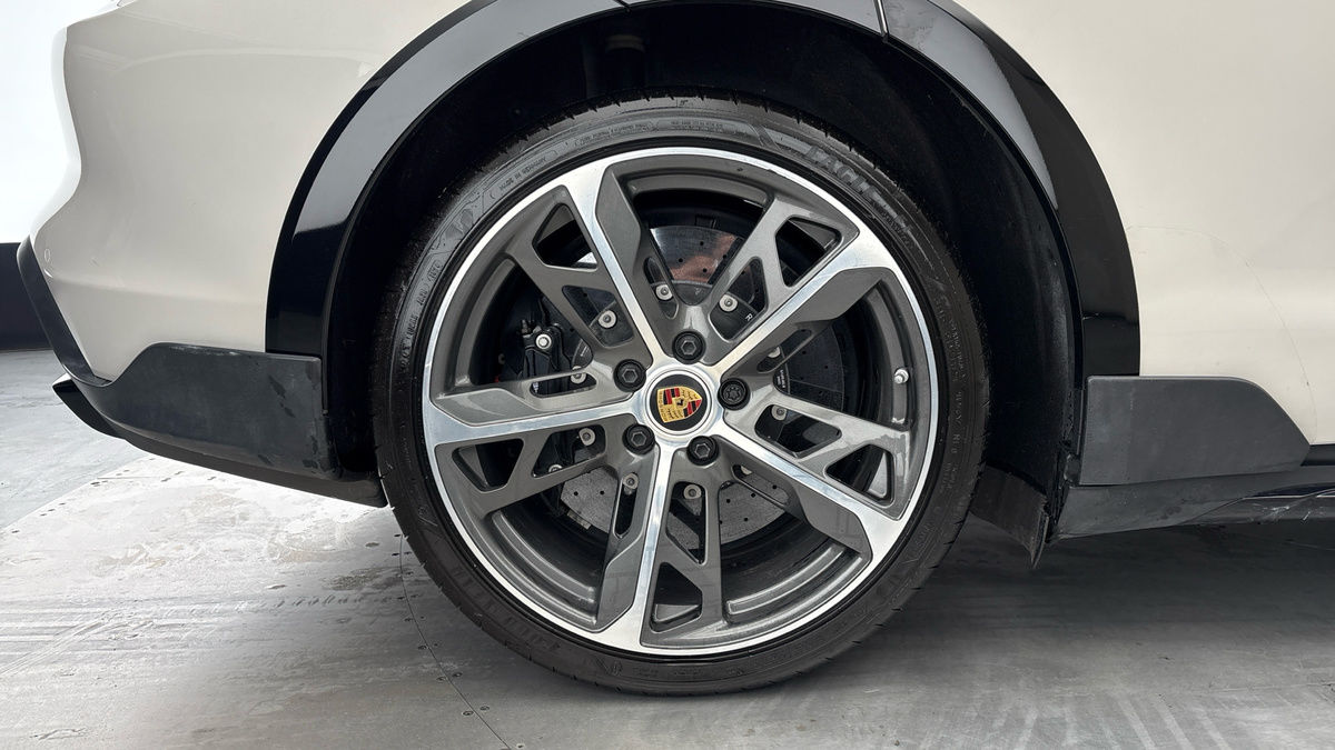 Porsche Taycan Image 10