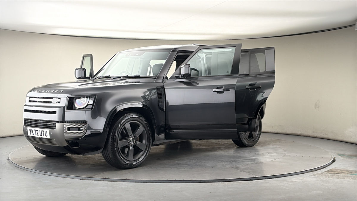 Land Rover Defender 110 Image 22