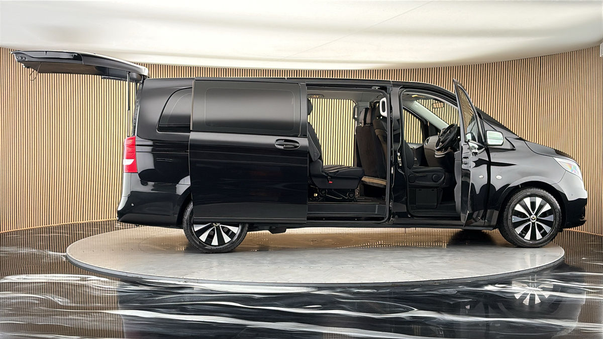 More views of Mercedes-Benz Vito