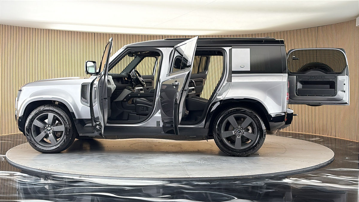 More views of Land Rover Defender 110