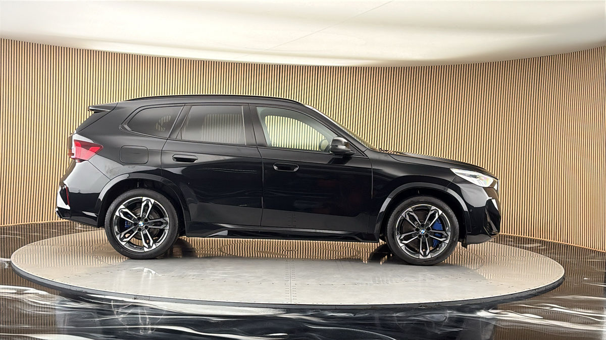 BMW iX1 Image 16