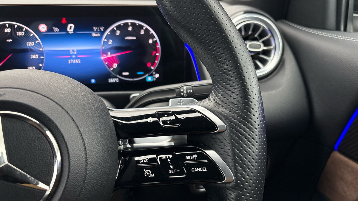 Mercedes-Benz GLB Image 14