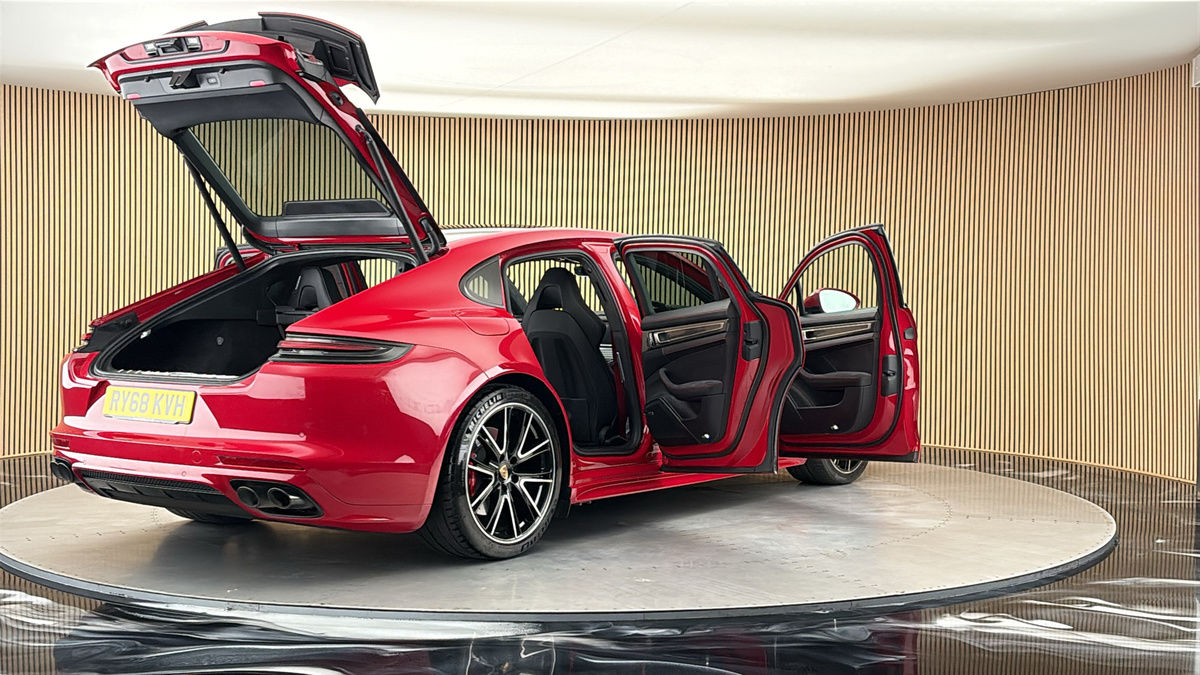 More views of Porsche Panamera