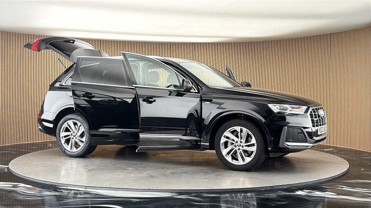 More views of Audi Q7