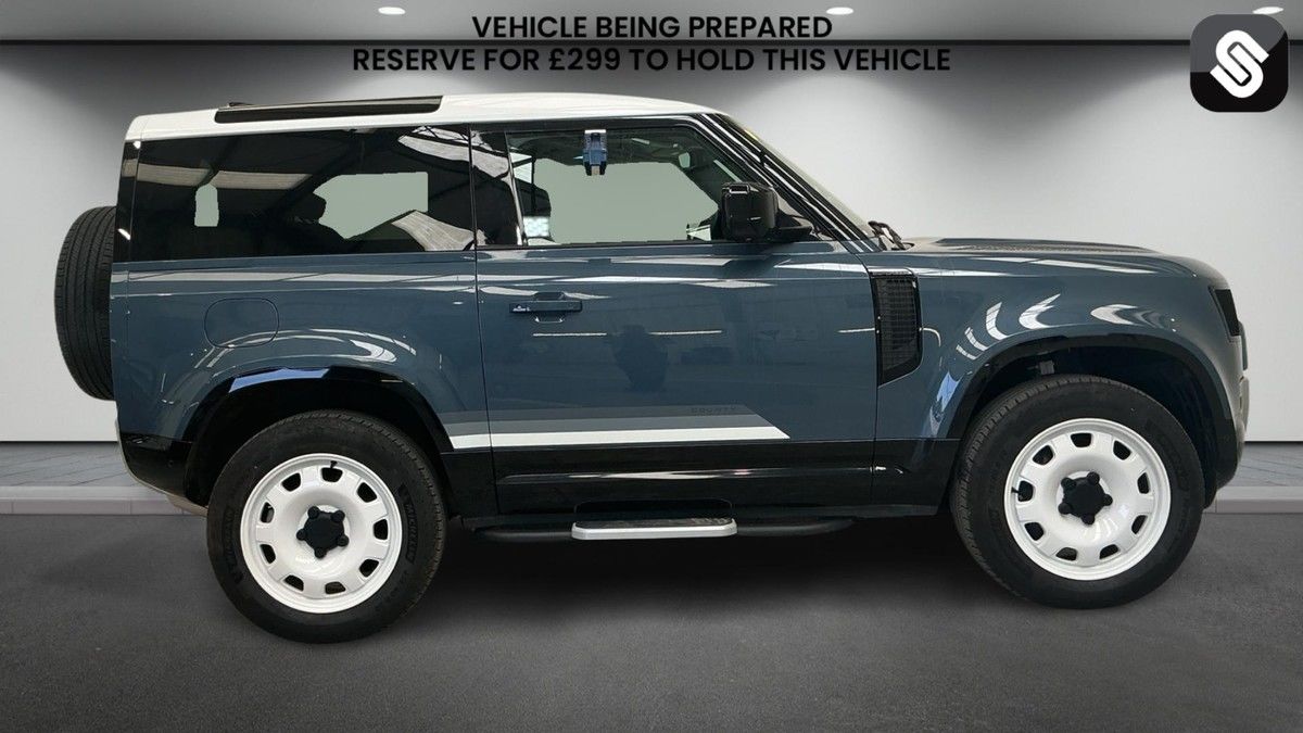 Land Rover Defender 90 Image 5