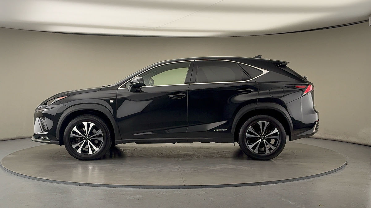Lexus NX Image 15