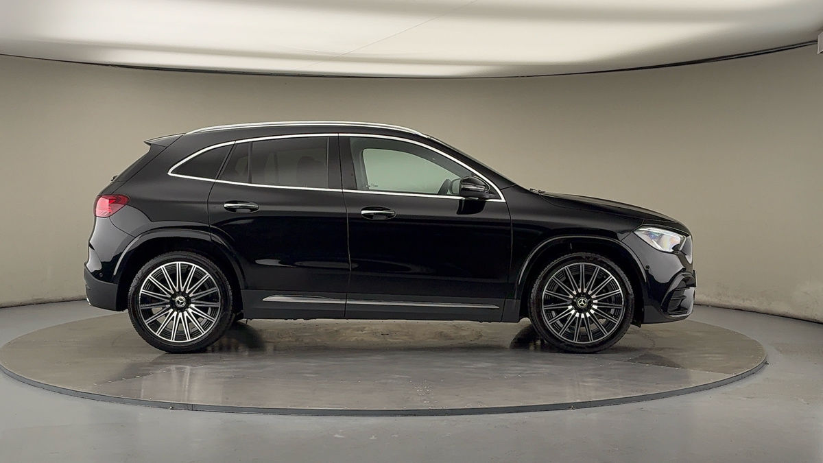 Mercedes-Benz GLA Image 16