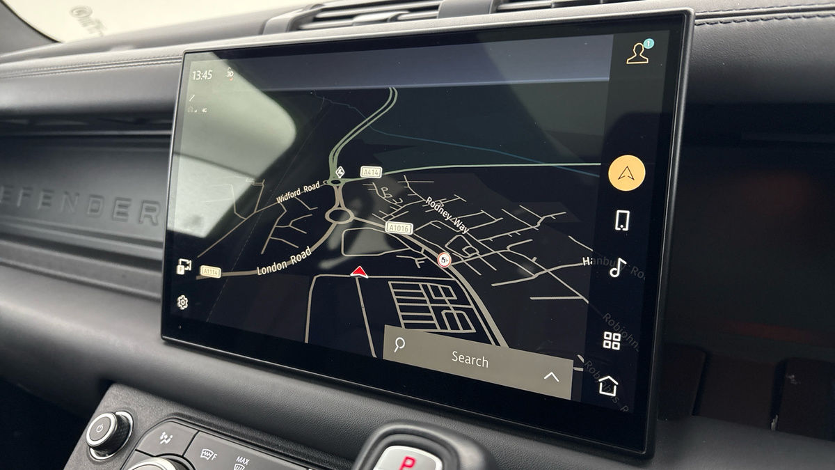 Land Rover Defender 110 Image 17