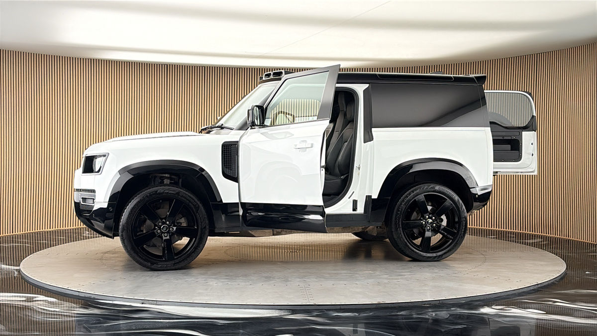 More views of Land Rover Defender 90