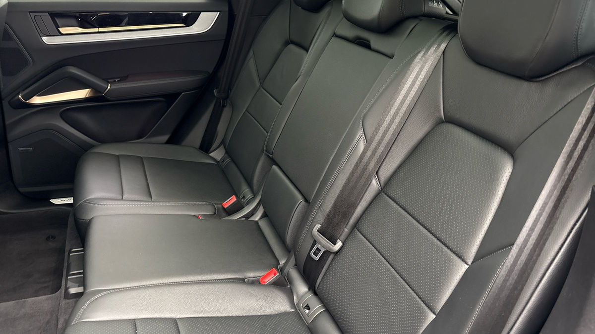 Porsche Cayenne Image 8