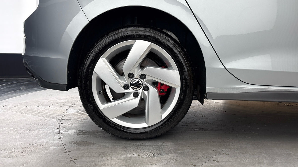 Volkswagen Golf Image 10