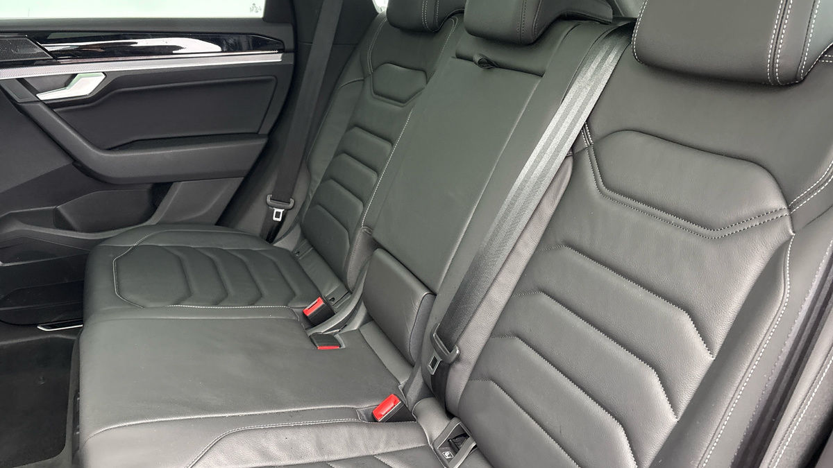 Volkswagen Touareg Image 8