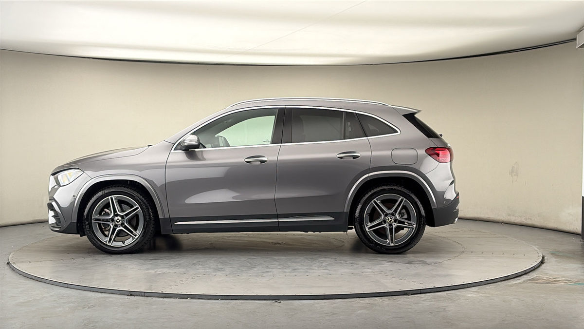 Mercedes-Benz GLA Image 15