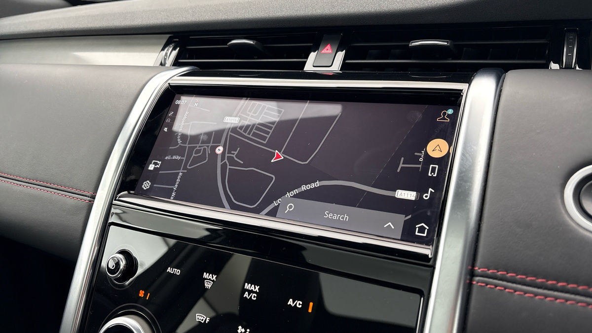 Land Rover Discovery Sport Image 17