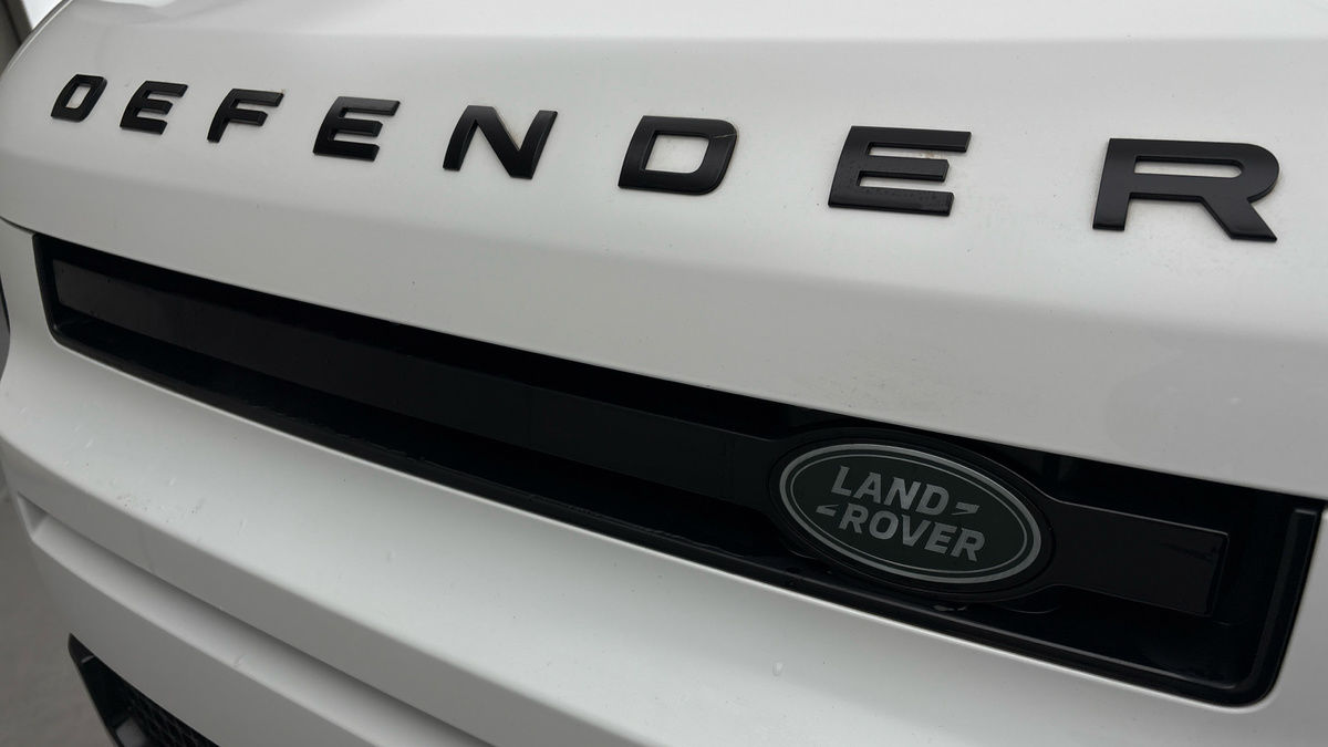 Land Rover Defender 90 Image 24