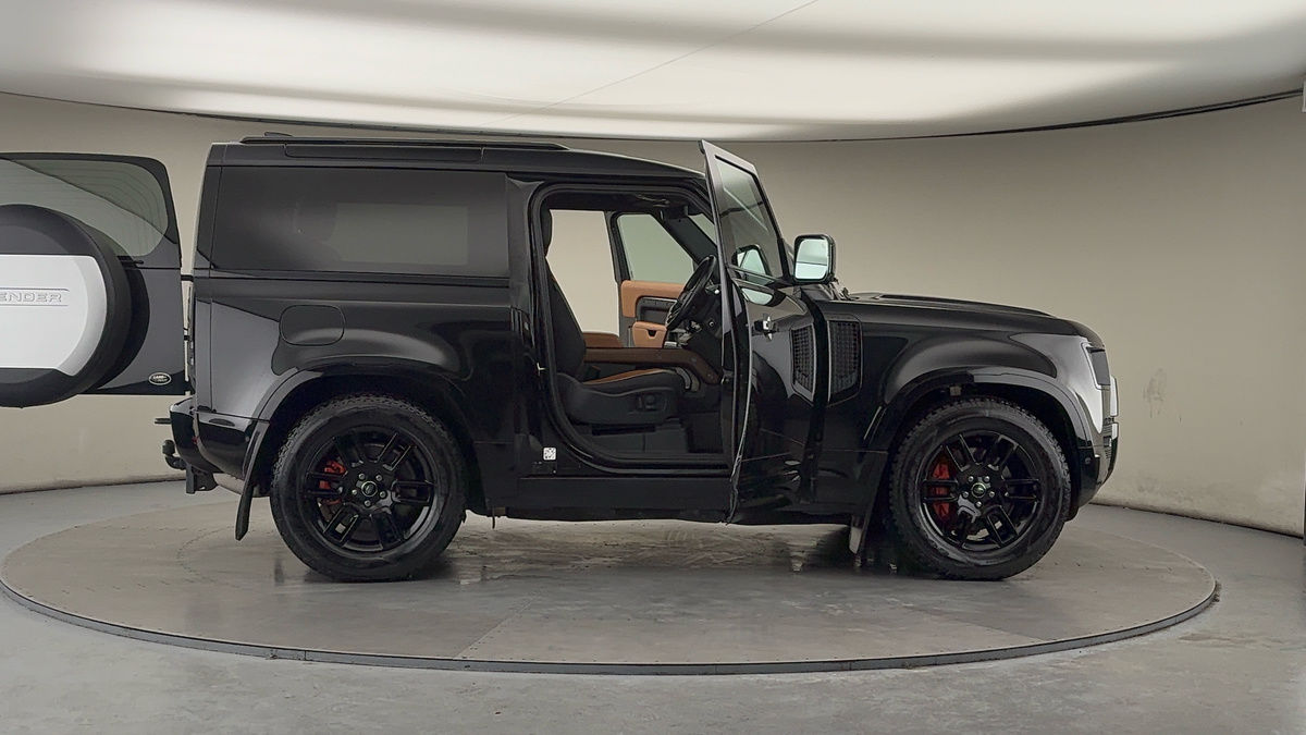 More views of Land Rover Defender 90