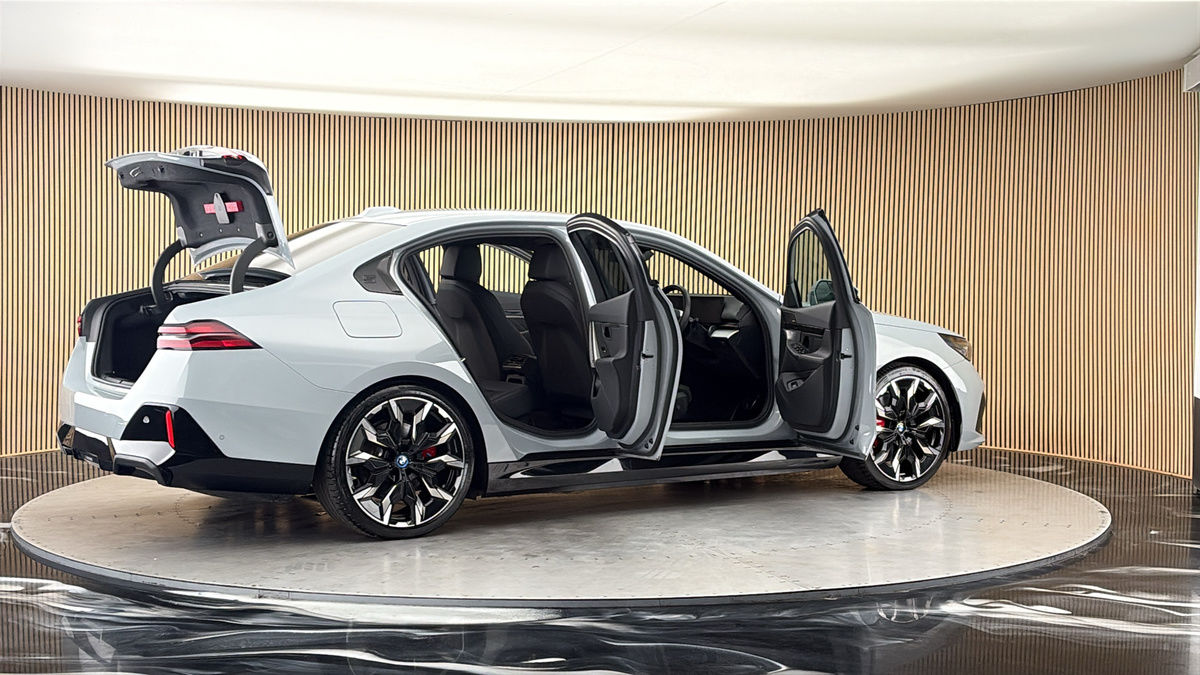 More views of BMW i5