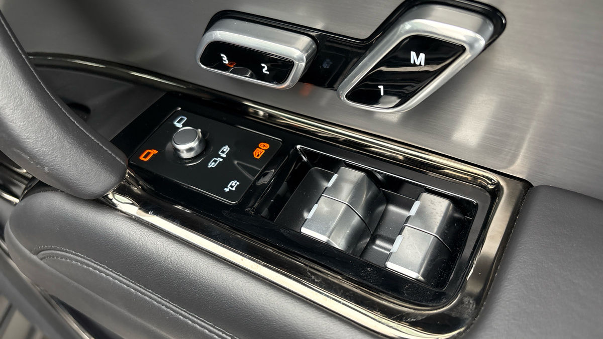 Land Rover Range Rover Sport Image 25