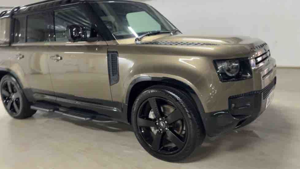 More views of Land Rover Defender 110