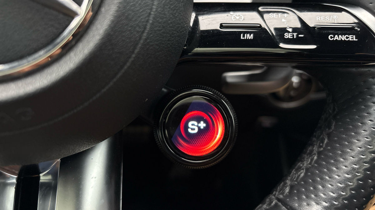 Mercedes-Benz E Class Image 27