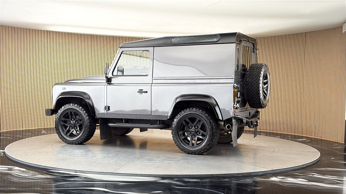More views of Land Rover Defender 90