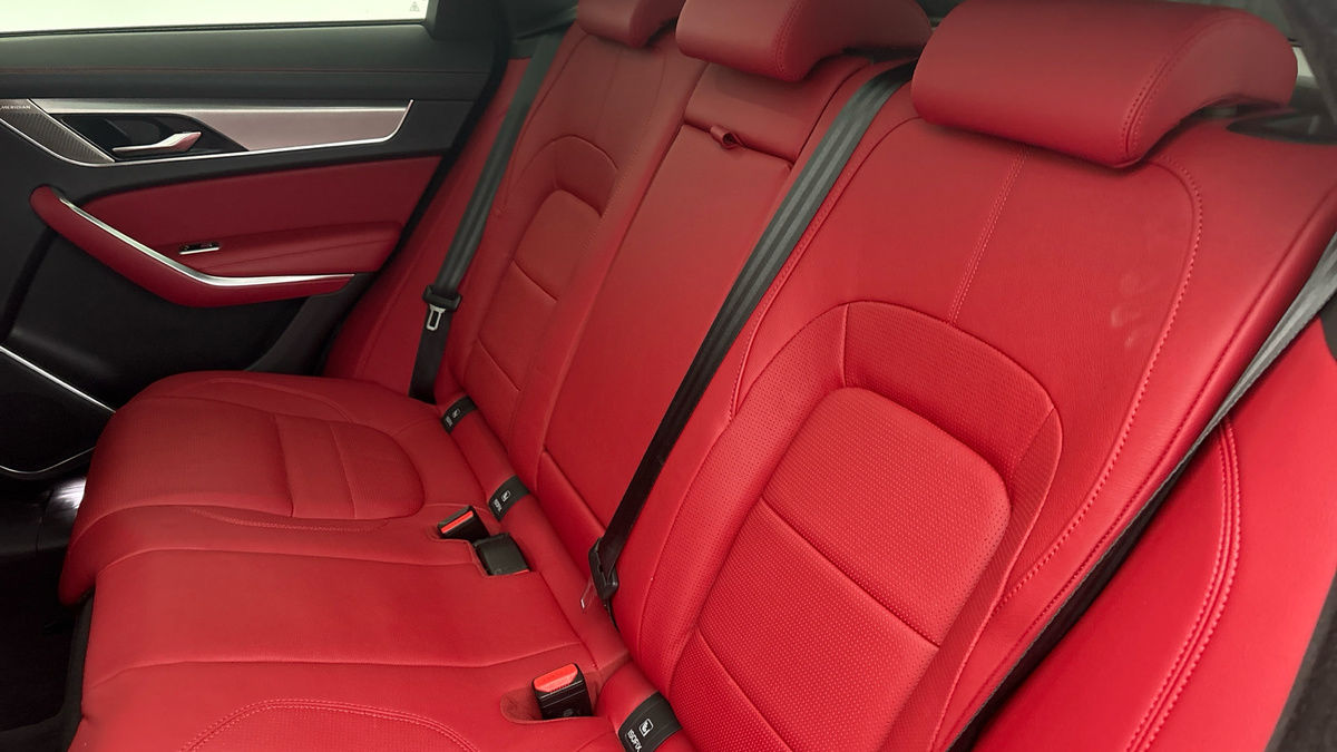 Jaguar F-PACE Image 8