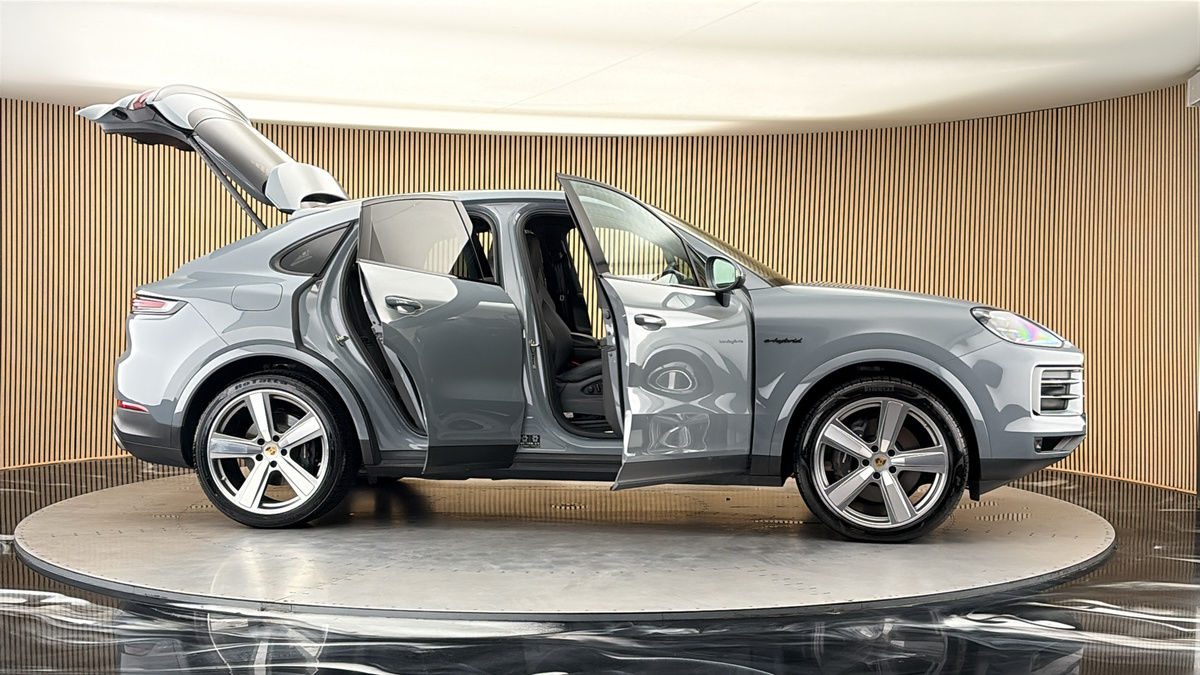 More views of Porsche Cayenne