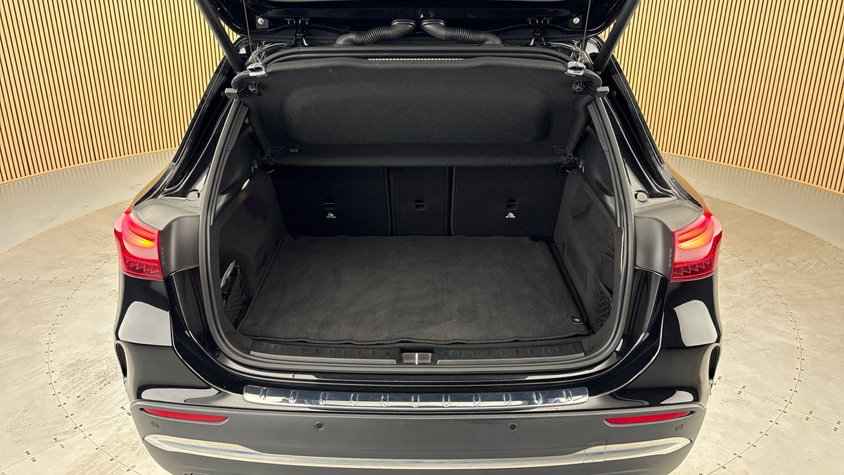 Mercedes-Benz GLA Image 11