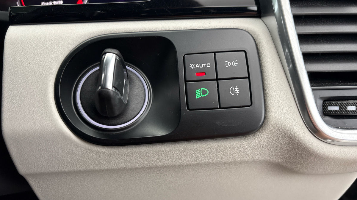 Porsche Cayenne Image 32