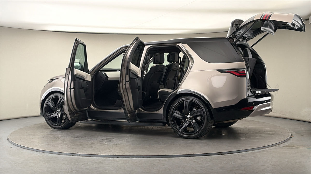 More views of Land Rover Discovery