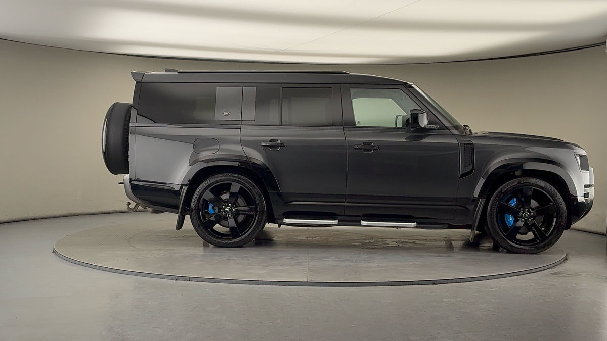 Land Rover Defender 130 Image 16