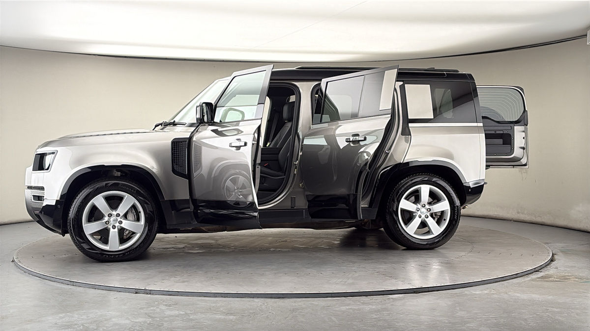 More views of Land Rover Defender 110