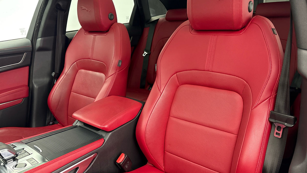 Jaguar F-PACE Image 7