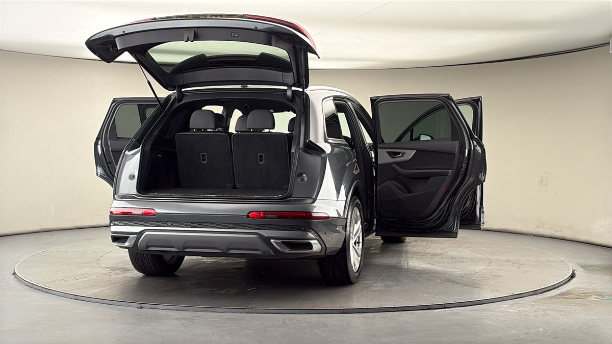 More views of Audi Q7