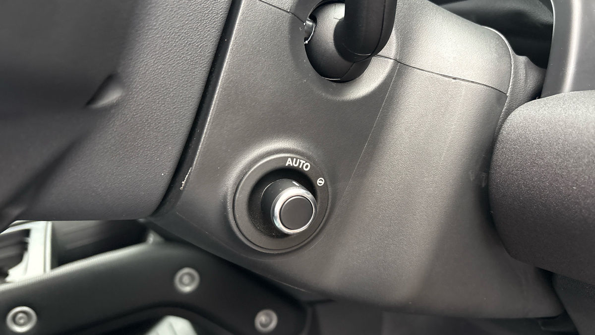 Land Rover Defender 110 Image 32