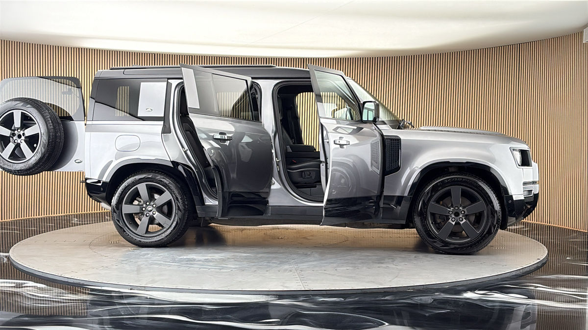 More views of Land Rover Defender 110