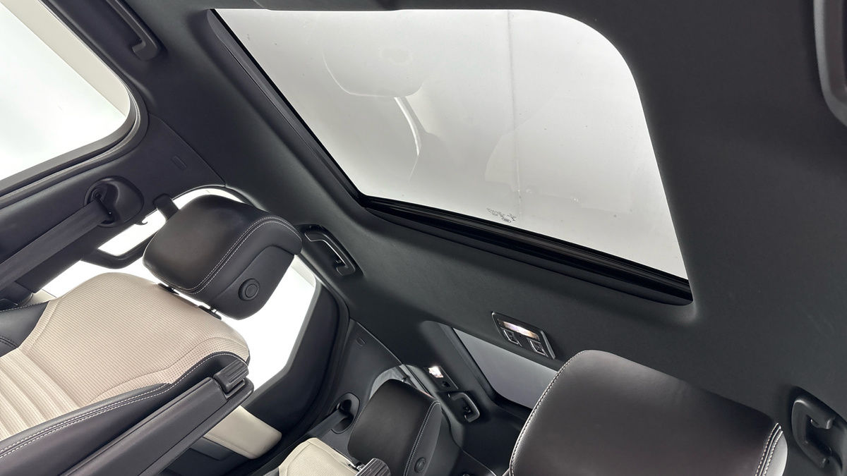 Land Rover Discovery Image 6