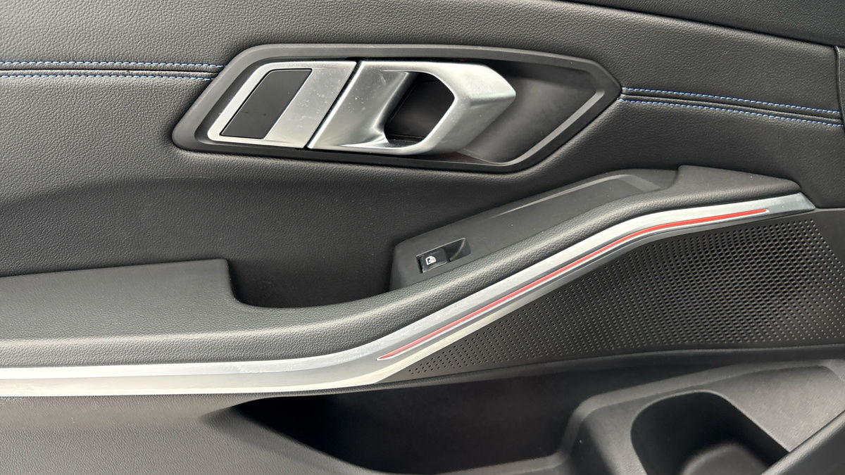 BMW 3 Series Image 19
