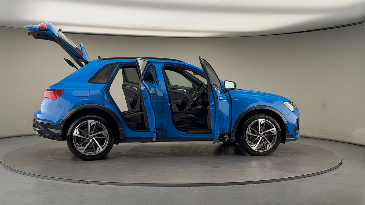 More views of Audi Q3