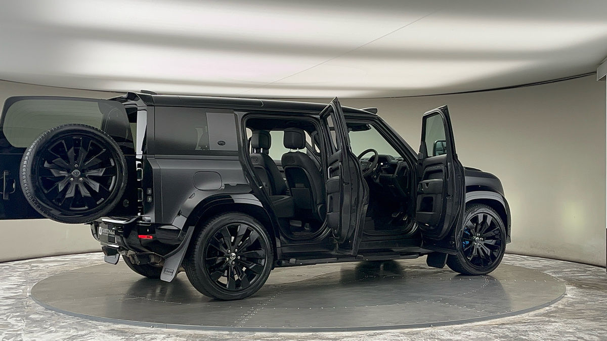 More views of Land Rover Defender 110