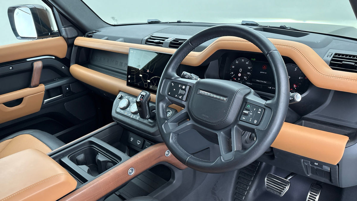 Land Rover Defender 110 Image 5