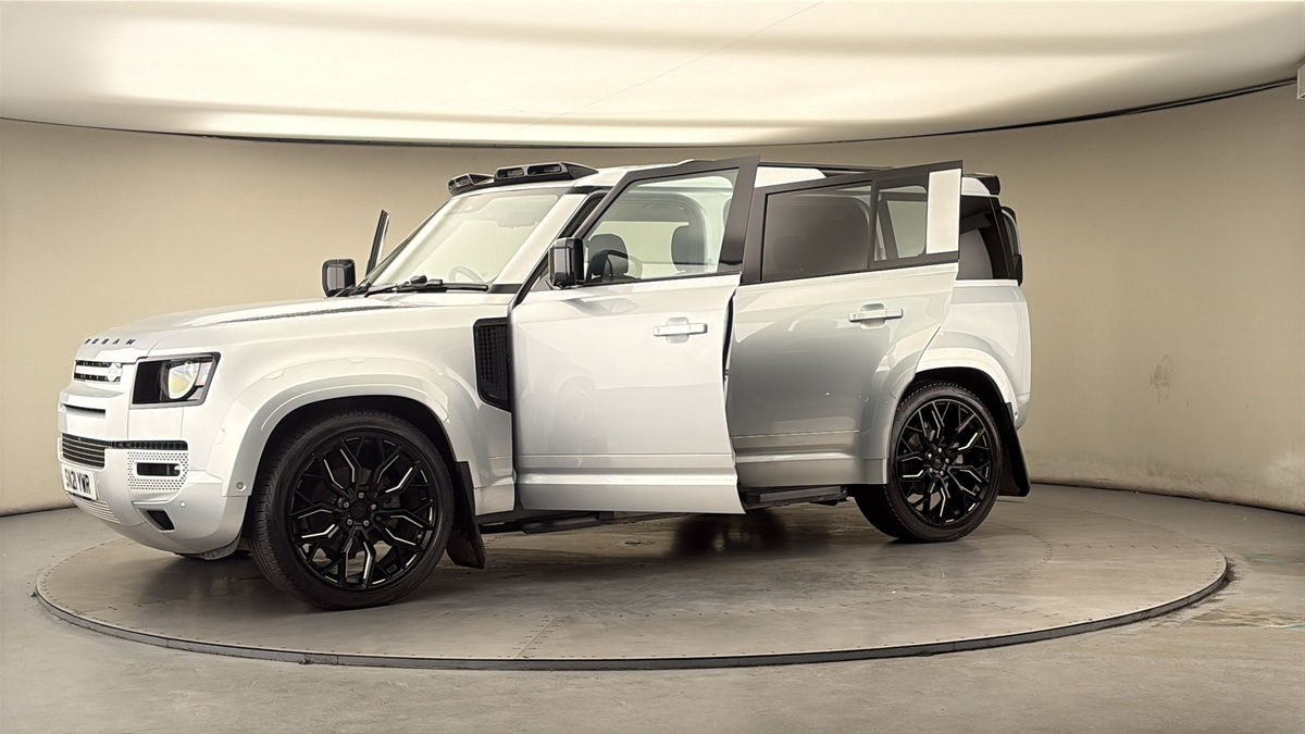 More views of Land Rover Defender 110