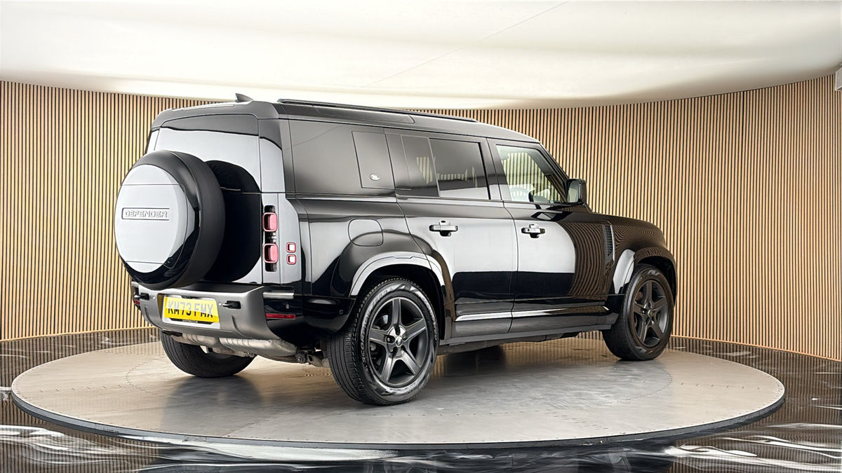 Land Rover Defender 110 Image 21