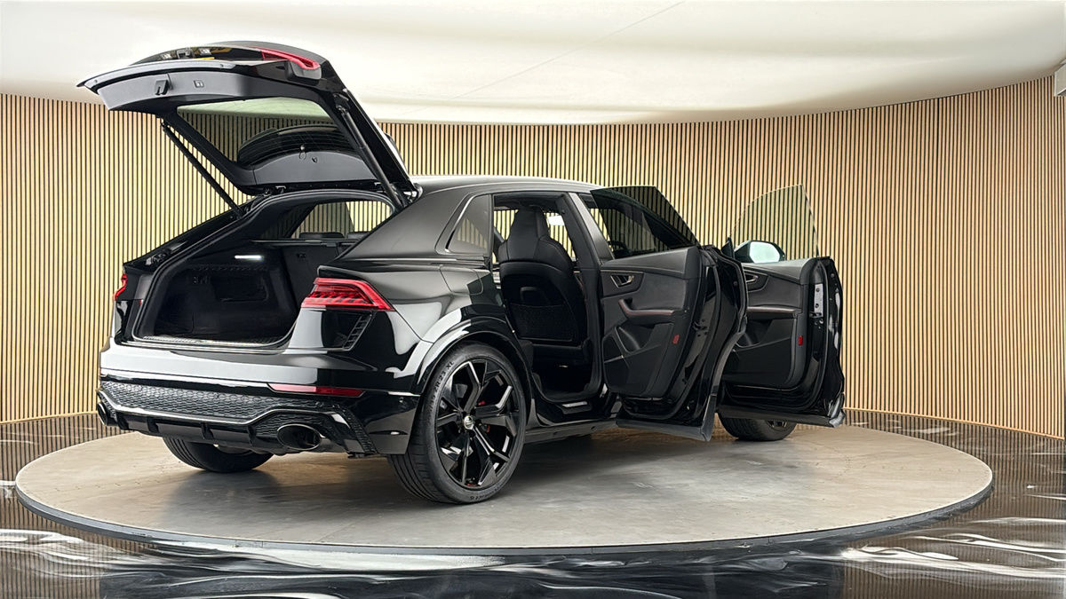 More views of Audi RSQ8