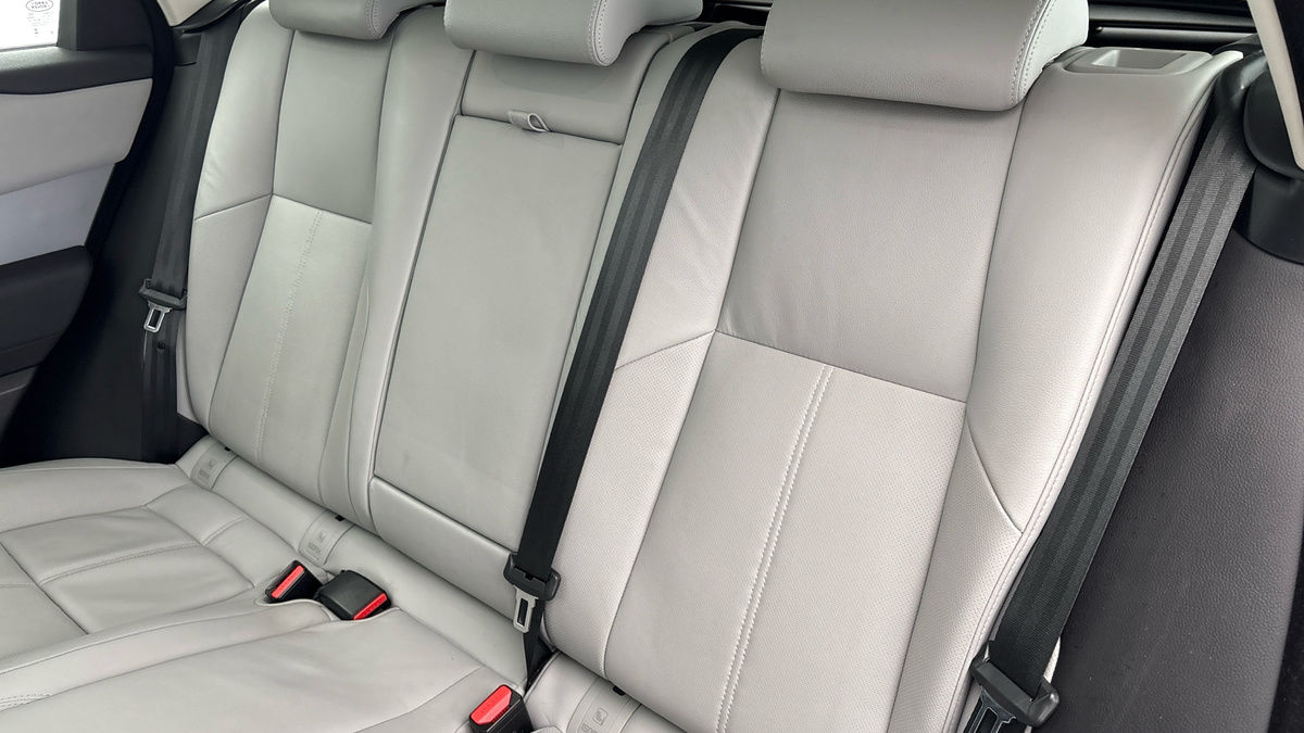 Land Rover Range Rover Velar Image 8