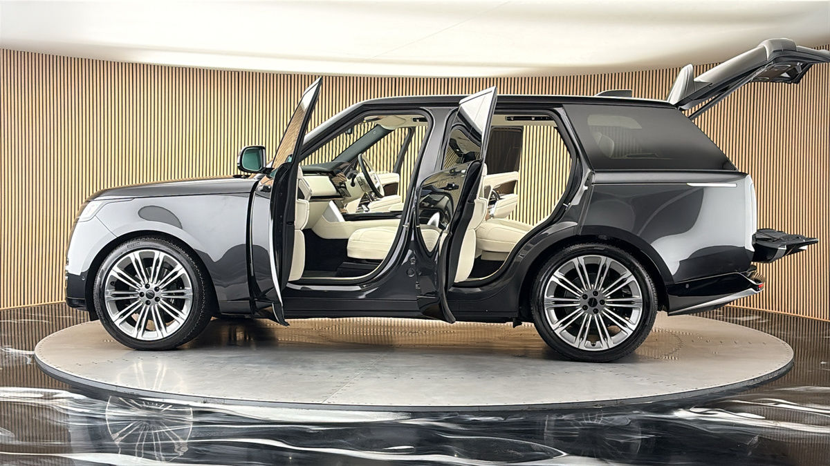More views of Land Rover Range Rover