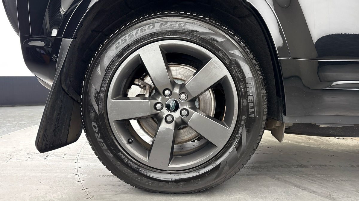 Land Rover Defender 110 Image 10