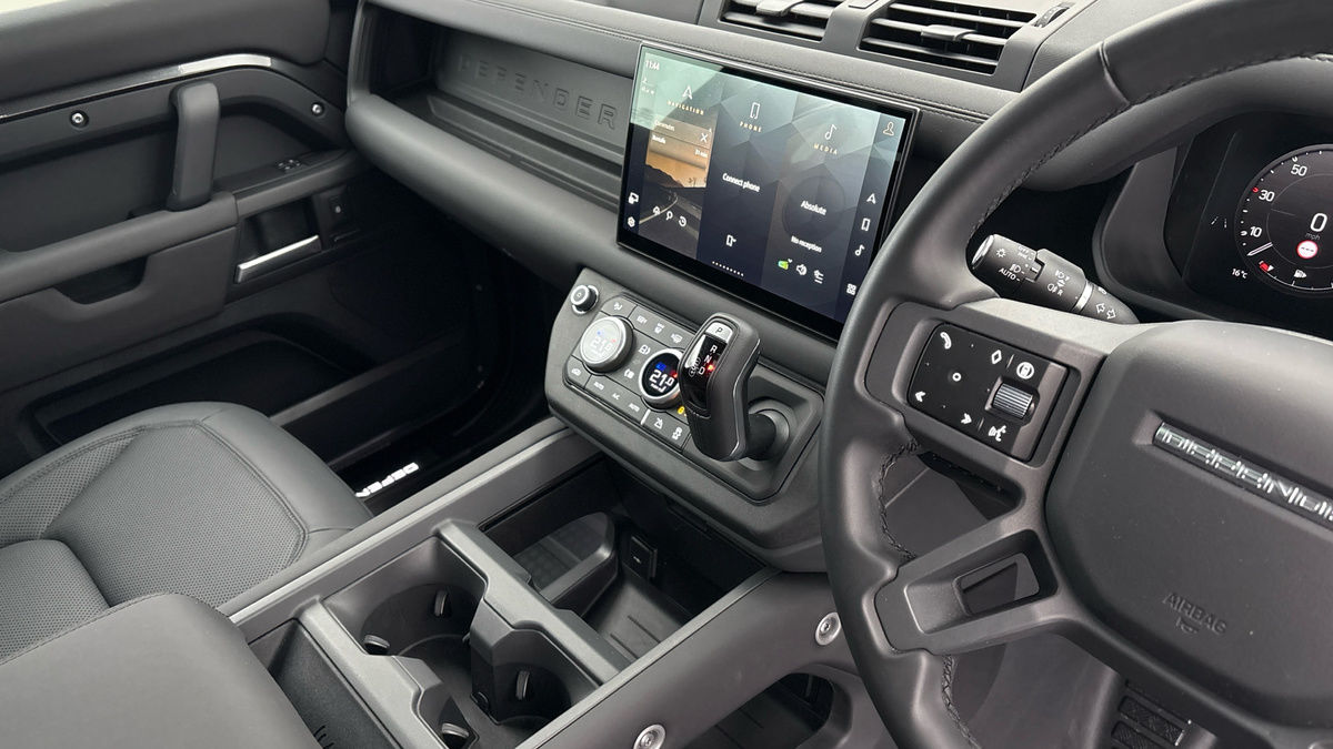 Land Rover Defender 110 Urban Image 18