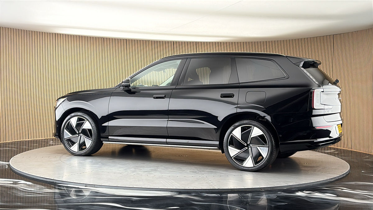 More views of Volvo EX90